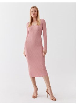 Guess Sukienka dzianinowa W3YK21 Z2U00 Różowy Slim Fit ze sklepu MODIVO w kategorii Sukienki - zdjęcie 168565418