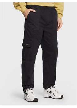 BDG Urban Outfitters Spodnie materiałowe 74133414 Czarny Relaxed Fit ze sklepu MODIVO w kategorii Spodnie męskie - zdjęcie 168565548