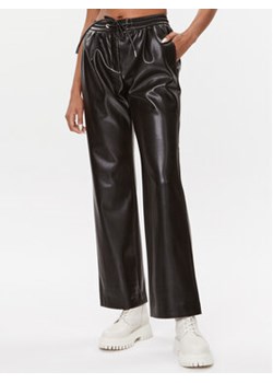 Boss Spodnie z imitacji skóry Tareta 50504046 Czarny Relaxed Fit ze sklepu MODIVO w kategorii Spodnie damskie - zdjęcie 168568506