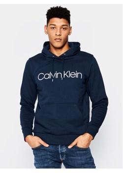 Calvin Klein Bluza Logo K10K104060 Granatowy Regular Fit ze sklepu MODIVO w kategorii Bluzy męskie - zdjęcie 168569907