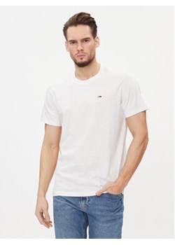 Tommy Jeans T-Shirt DM0DM17828 Biały Regular Fit ze sklepu MODIVO w kategorii T-shirty męskie - zdjęcie 168572576
