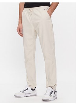 Tommy Jeans Joggery Austin DM0DM18343 Beżowy Regular Fit ze sklepu MODIVO w kategorii Spodnie męskie - zdjęcie 168572846