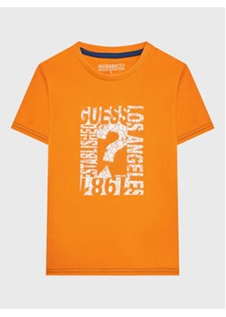 Guess T-Shirt N3GI00 K8HM0 Pomarańczowy Regular Fit ze sklepu MODIVO w kategorii T-shirty chłopięce - zdjęcie 168573137