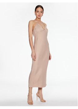 Calvin Klein Sukienka koktajlowa K20K205027 Beżowy Slim Fit ze sklepu MODIVO w kategorii Sukienki - zdjęcie 168575669