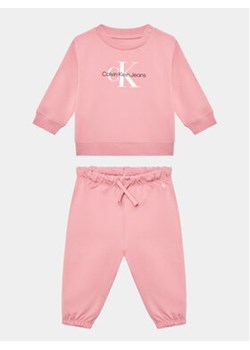Calvin Klein Jeans Dres IN0IN00017 Różowy Regular Fit ze sklepu MODIVO w kategorii Dresy dla niemowlaka - zdjęcie 168575769