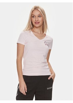 Guess T-Shirt W4RI55 J1314 Różowy Slim Fit ze sklepu MODIVO w kategorii Bluzki damskie - zdjęcie 168583845