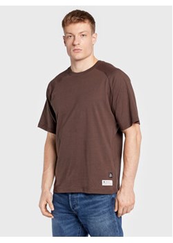 Redefined Rebel T-Shirt Thomas 211126 Brązowy Regular Fit ze sklepu MODIVO w kategorii T-shirty męskie - zdjęcie 168583887