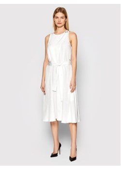 Armani Exchange Sukienka letnia 3LYA39 YNWMZ 1100 Biały Relaxed Fit ze sklepu MODIVO w kategorii Sukienki - zdjęcie 168585979