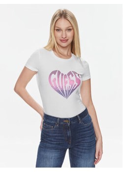 Guess T-Shirt Ss Cn Heart Tee W4RI53 J1314 Biały Slim Fit ze sklepu MODIVO w kategorii Bluzki damskie - zdjęcie 168586845