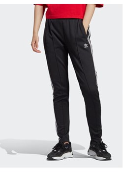 adidas Spodnie dresowe adicolor IB5916 Czarny Slim Fit ze sklepu MODIVO w kategorii Spodnie damskie - zdjęcie 168590748