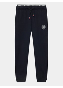 Tommy Hilfiger Spodnie dresowe Crest Logo KB0KB08700 D Granatowy Relaxed Fit ze sklepu MODIVO w kategorii Spodnie chłopięce - zdjęcie 168590799