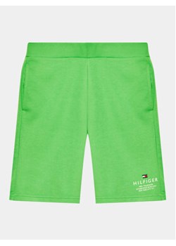 Tommy Hilfiger Szorty sportowe KB0KB08115 D Zielony Regular Fit ze sklepu MODIVO w kategorii Spodenki chłopięce - zdjęcie 168591027