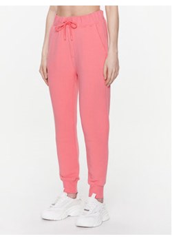 Ugg Spodnie dresowe Ericka 1117736 Różowy Relaxed Fit ze sklepu MODIVO w kategorii Spodnie damskie - zdjęcie 168591745