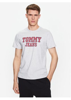Tommy Jeans T-Shirt Essential DM0DM16405 Szary Regular Fit ze sklepu MODIVO w kategorii T-shirty męskie - zdjęcie 168593539