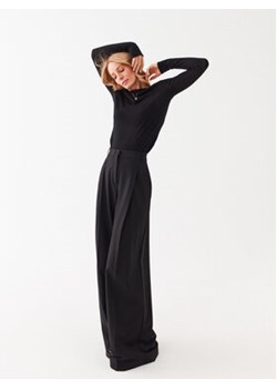 DKNY Spodnie materiałowe P3AKNQ84 Czarny Relaxed Fit ze sklepu MODIVO w kategorii Spodnie damskie - zdjęcie 168593669
