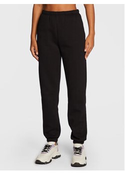 Gina Tricot Spodnie dresowe Basic 87590 Czarny Regular Fit ze sklepu MODIVO w kategorii Spodnie damskie - zdjęcie 168594635