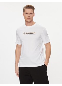 Calvin Klein T-Shirt K10K111838 Biały Regular Fit ze sklepu MODIVO w kategorii T-shirty męskie - zdjęcie 168595076