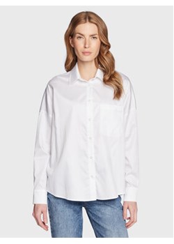 Guess Koszula W3RH57 WAF10 Biały Regular Fit ze sklepu MODIVO w kategorii Koszule damskie - zdjęcie 168598858