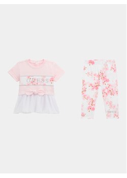 Guess Komplet bluzka i legginsy A4RG17 KAN04 Różowy Regular Fit ze sklepu MODIVO w kategorii Komplety niemowlęce - zdjęcie 168600009
