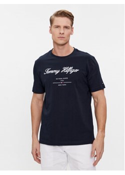 Tommy Hilfiger T-Shirt Script Logo Tee MW0MW33691 Granatowy Regular Fit ze sklepu MODIVO w kategorii T-shirty męskie - zdjęcie 168601276