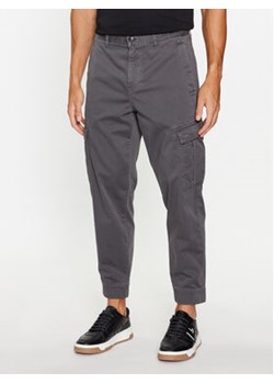 Boss Spodnie materiałowe 50494347 Szary Regular Fit ze sklepu MODIVO w kategorii Spodnie męskie - zdjęcie 168601328