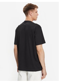 Calvin Klein Jeans T-Shirt J30J323759 Czarny Regular Fit ze sklepu MODIVO w kategorii T-shirty męskie - zdjęcie 168601719