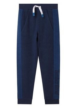 Timberland Spodnie dresowe T24C36 D Niebieski Regular Fit ze sklepu MODIVO w kategorii Spodnie chłopięce - zdjęcie 168602026