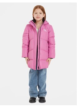 Calvin Klein Jeans Kurtka puchowa IG0IG02059 Różowy Regular Fit ze sklepu MODIVO w kategorii Kurtki dziewczęce - zdjęcie 168602255