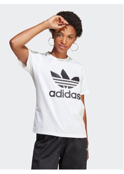 adidas T-Shirt Adicolor Classics Trefoil T-Shirt IB7420 Biały Regular Fit ze sklepu MODIVO w kategorii Bluzki damskie - zdjęcie 168605035
