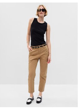 Gap Spodnie materiałowe 541213-01 Brązowy Regular Fit ze sklepu MODIVO w kategorii Spodnie damskie - zdjęcie 168606078