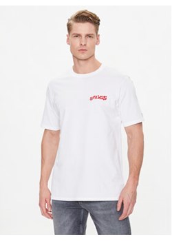 Guess T-Shirt Vintage Surf F3GI03 I3Z14 Biały Regular Fit ze sklepu MODIVO w kategorii T-shirty męskie - zdjęcie 168606196