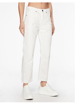 Calvin Klein Jeansy K20K205167 Biały Mom Fit ze sklepu MODIVO w kategorii Jeansy damskie - zdjęcie 168607166