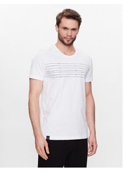 Volcano T-Shirt Jack M02132-S23 Biały Regular Fit ze sklepu MODIVO w kategorii T-shirty męskie - zdjęcie 168609025