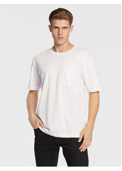 Lindbergh T-Shirt 30-400026 Biały Oversize ze sklepu MODIVO w kategorii T-shirty męskie - zdjęcie 168612436