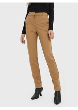 Vero Moda Spodnie materiałowe Luccalilith 10258104 Brązowy Regular Fit ze sklepu MODIVO w kategorii Spodnie damskie - zdjęcie 168613168
