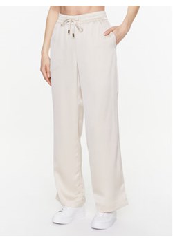 JOOP! Spodnie dresowe 30037095 Beżowy Loose Fit ze sklepu MODIVO w kategorii Spodnie damskie - zdjęcie 168613738