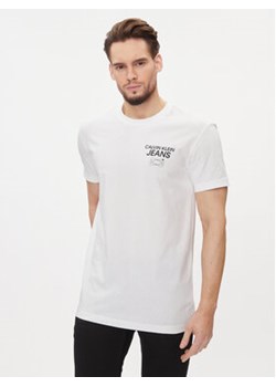 Calvin Klein Jeans T-Shirt J30J324031 Biały Regular Fit ze sklepu MODIVO w kategorii T-shirty męskie - zdjęcie 168614525