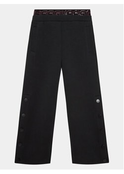 Guess Spodnie dresowe J3YQ18 FL03S Czarny Regular Fit ze sklepu MODIVO w kategorii Spodnie dziewczęce - zdjęcie 168616645