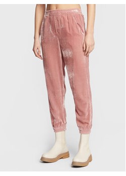 Marella Spodnie dresowe Radix 31360629 Różowy Regular Fit ze sklepu MODIVO w kategorii Spodnie damskie - zdjęcie 168617799