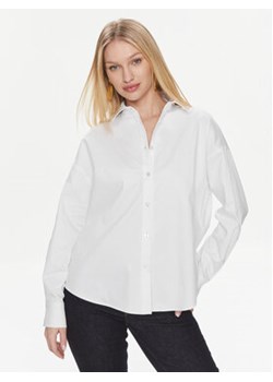 Guess Koszula Ls Nicla W4RH51 WD2M1 Biały Regular Fit ze sklepu MODIVO w kategorii Koszule damskie - zdjęcie 168618935