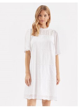 Cream Sukienka codzienna Moccamia 10611191 Biały Regular Fit ze sklepu MODIVO w kategorii Sukienki - zdjęcie 168619758