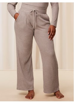 Triumph Spodnie piżamowe Thermal MyWear Wide Leg Trousers 10216564 Beżowy Regular Fit ze sklepu MODIVO w kategorii Piżamy damskie - zdjęcie 168619877