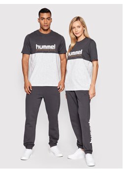 Hummel T-Shirt Unisex Legacy Manfred 213716 Szary Regular Fit ze sklepu MODIVO w kategorii Bluzki damskie - zdjęcie 168620217