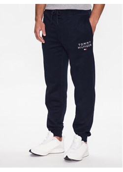 Tommy Hilfiger Spodnie dresowe UM0UM02880 Granatowy Regular Fit ze sklepu MODIVO w kategorii Spodnie męskie - zdjęcie 168621106
