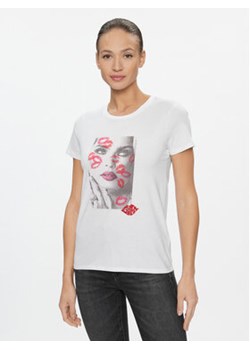 Guess T-Shirt Lipstick Kisses W4RI20 K9RM1 Biały Regular Fit ze sklepu MODIVO w kategorii Bluzki damskie - zdjęcie 168621265
