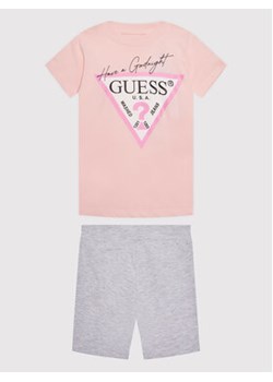 Guess Komplet t-shirt i szorty sportowe H1BJ10 K8HM0 Różowy Regular Fit ze sklepu MODIVO w kategorii Piżamy dziecięce - zdjęcie 168621576