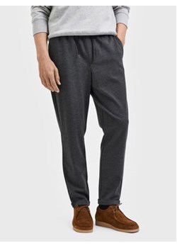 Selected Homme Spodnie materiałowe Selby 16085172 Szary Slim Fit ze sklepu MODIVO w kategorii Spodnie męskie - zdjęcie 168622219