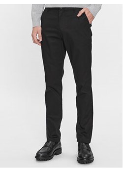 Calvin Klein Jeans Chinosy J30J317669 Czarny Slim Fit ze sklepu MODIVO w kategorii Spodnie męskie - zdjęcie 168624159