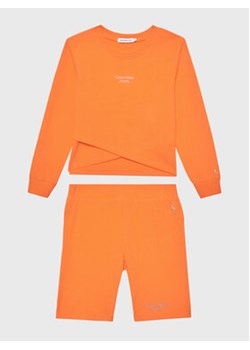 Calvin Klein Jeans Komplet bluza i legginsy IG0IG01929 Pomarańczowy Regular Fit ze sklepu MODIVO w kategorii Komplety dziewczęce - zdjęcie 168624566