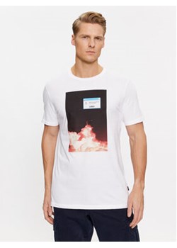 Boss T-Shirt TeMemory 50503553 Biały Regular Fit ze sklepu MODIVO w kategorii T-shirty męskie - zdjęcie 168624896